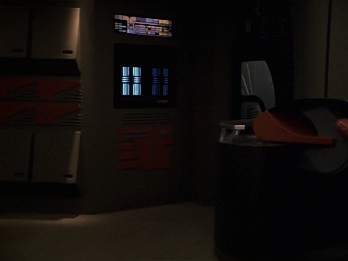 extant_StarTrek_VOY_7x24-RenaissanceMan_0027.jpg