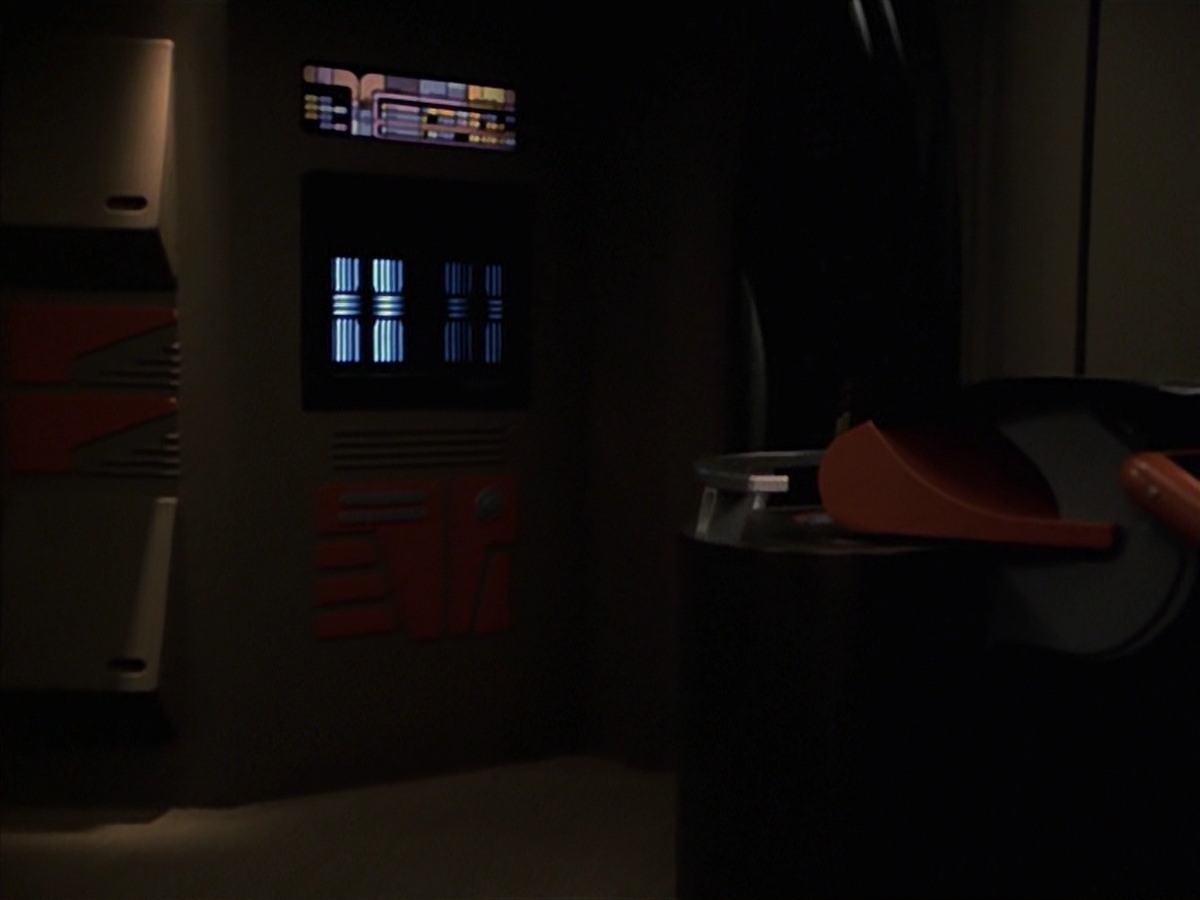 extant_StarTrek_VOY_7x24-RenaissanceMan_0028.jpg