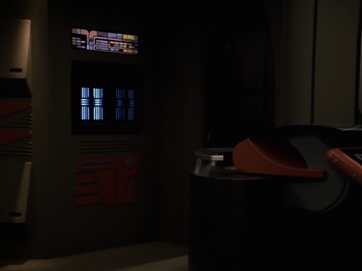 extant_StarTrek_VOY_7x24-RenaissanceMan_0029.jpg