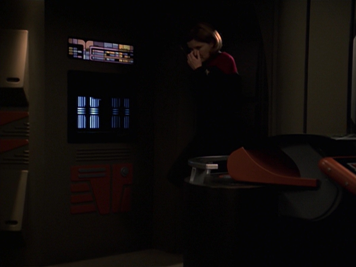 extant_StarTrek_VOY_7x24-RenaissanceMan_0032.jpg