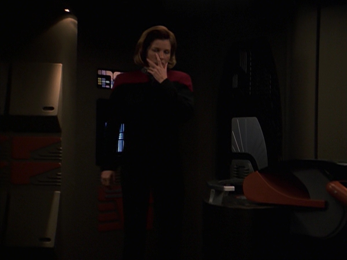 extant_StarTrek_VOY_7x24-RenaissanceMan_0035.jpg