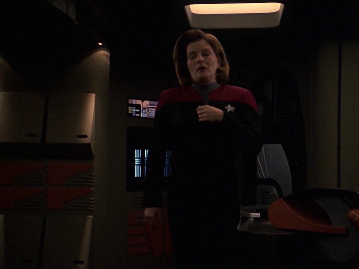 extant_StarTrek_VOY_7x24-RenaissanceMan_0037.jpg