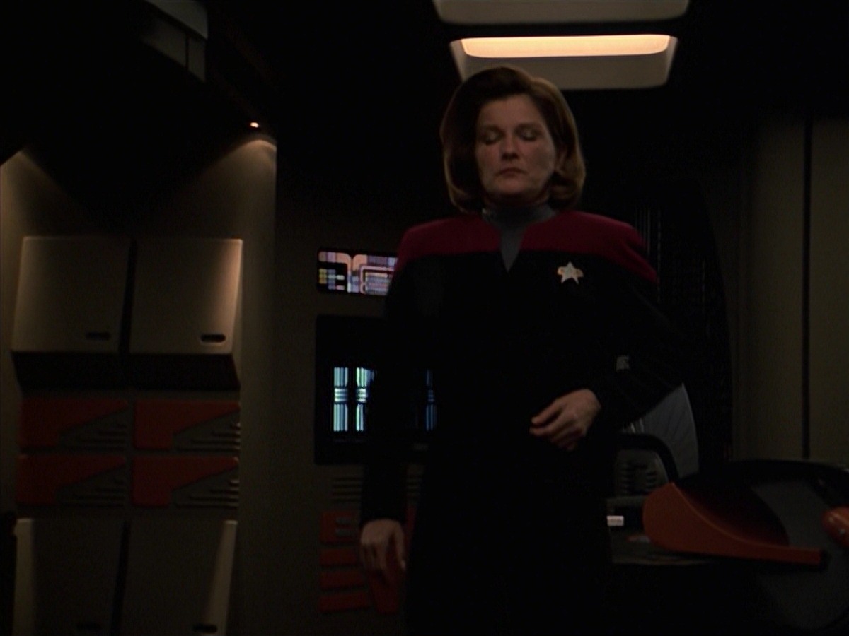 extant_StarTrek_VOY_7x24-RenaissanceMan_0038.jpg