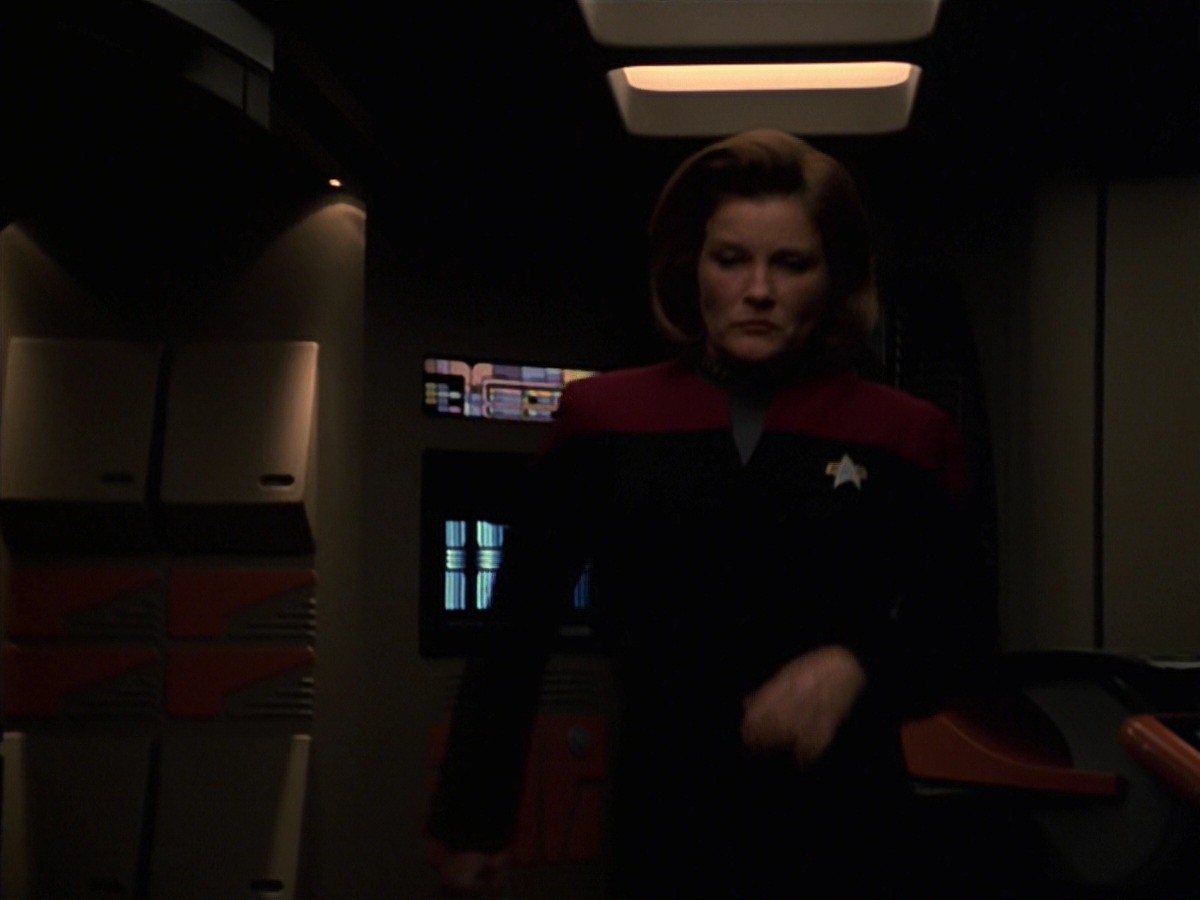 extant_StarTrek_VOY_7x24-RenaissanceMan_0039.jpg