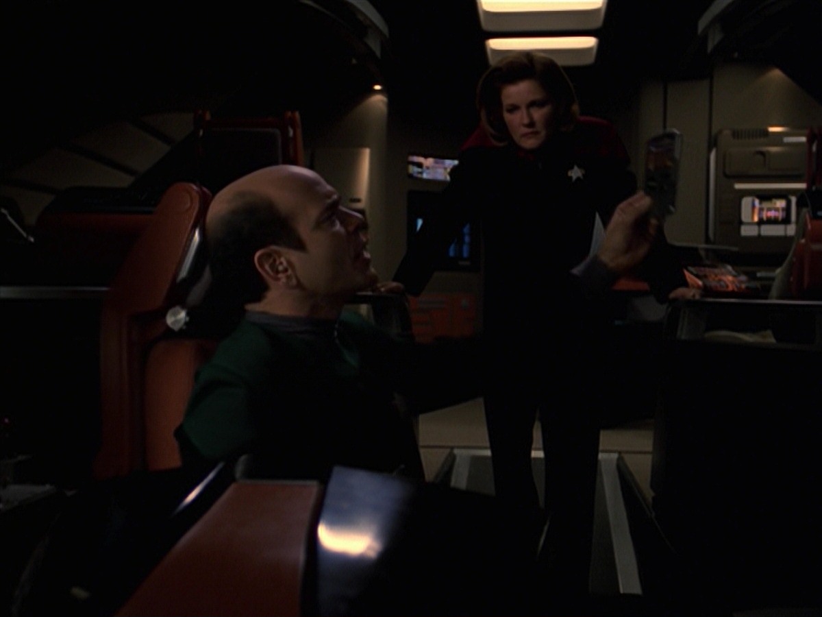extant_StarTrek_VOY_7x24-RenaissanceMan_0048.jpg