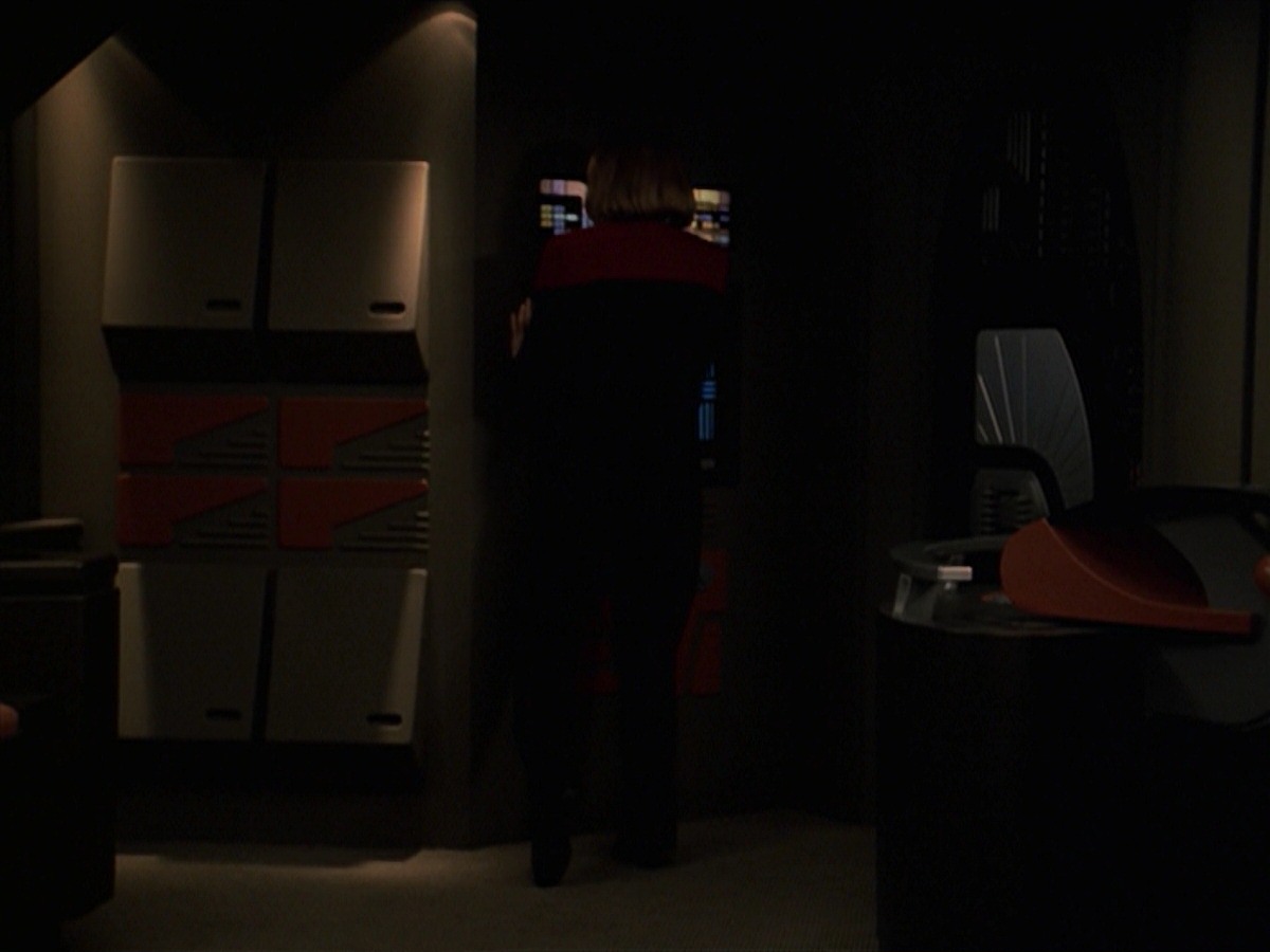extant_StarTrek_VOY_7x24-RenaissanceMan_0070.jpg