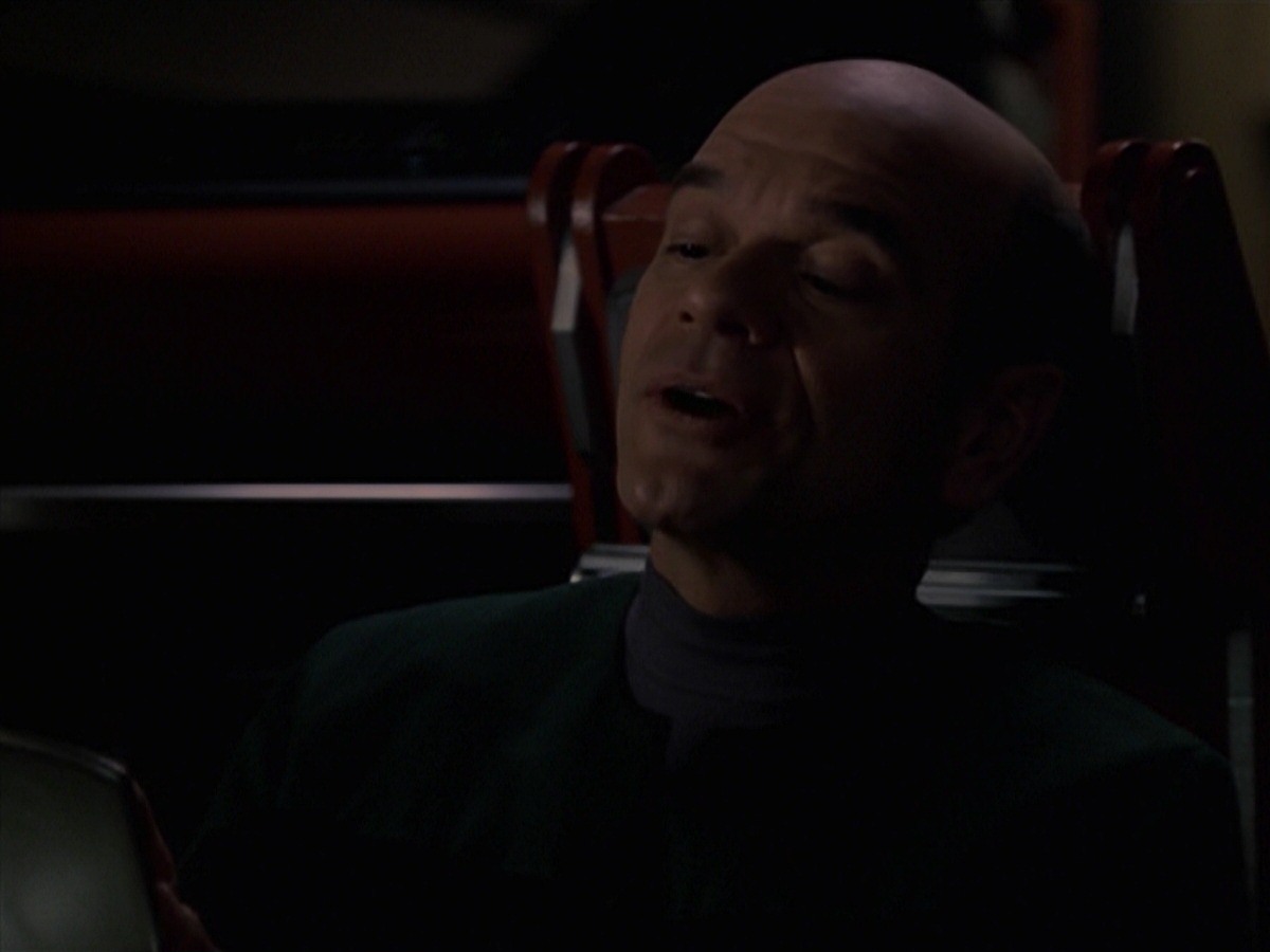 extant_StarTrek_VOY_7x24-RenaissanceMan_0105.jpg