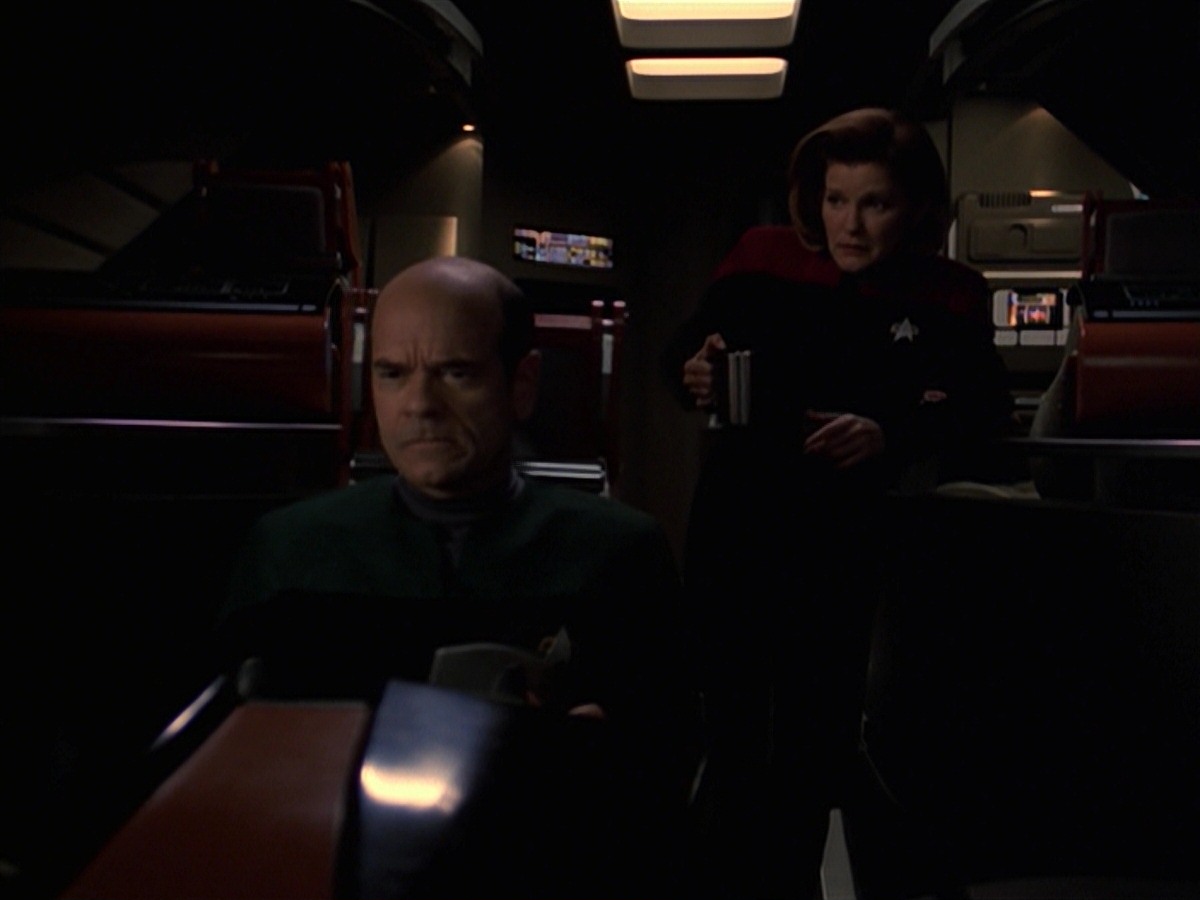 extant_StarTrek_VOY_7x24-RenaissanceMan_0130.jpg