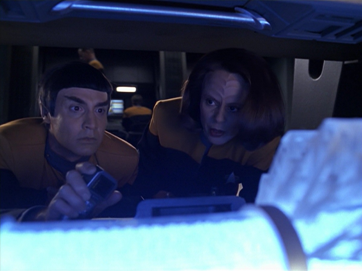 extant_StarTrek_VOY_7x24-RenaissanceMan_0325.jpg