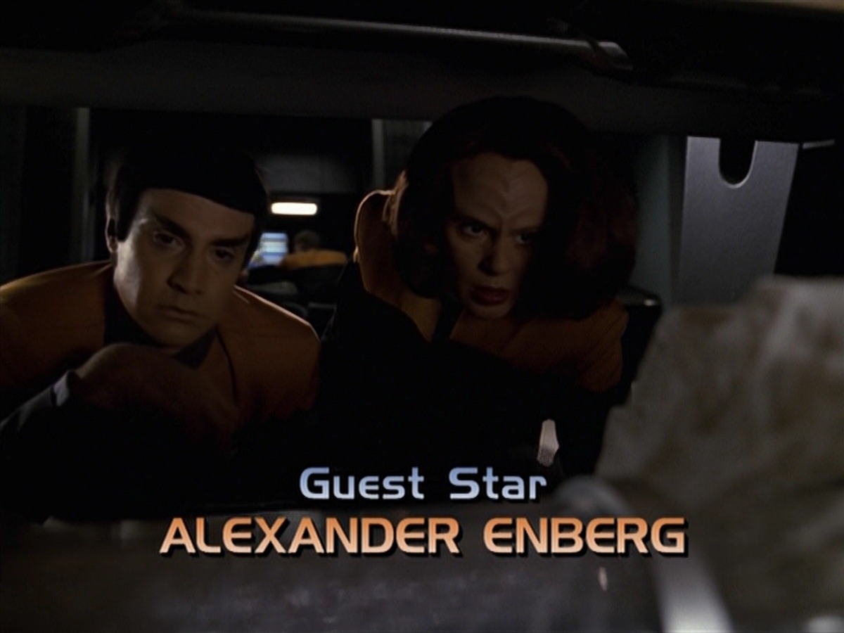 extant_StarTrek_VOY_7x24-RenaissanceMan_0335.jpg