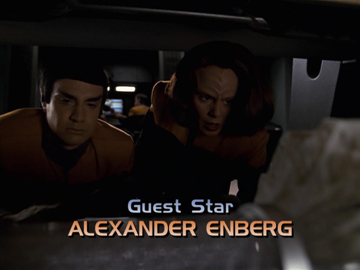 extant_StarTrek_VOY_7x24-RenaissanceMan_0336.jpg