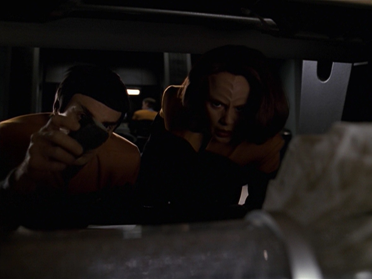 extant_StarTrek_VOY_7x24-RenaissanceMan_0340.jpg