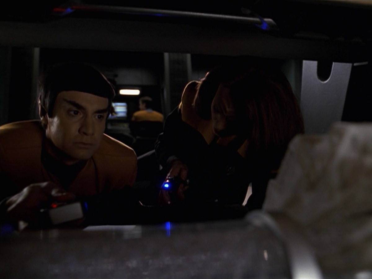 extant_StarTrek_VOY_7x24-RenaissanceMan_0344.jpg