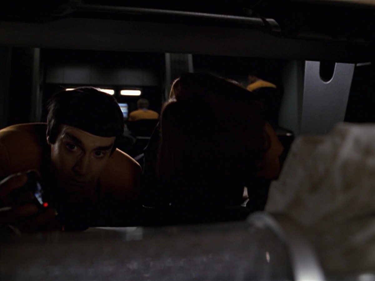 extant_StarTrek_VOY_7x24-RenaissanceMan_0355.jpg