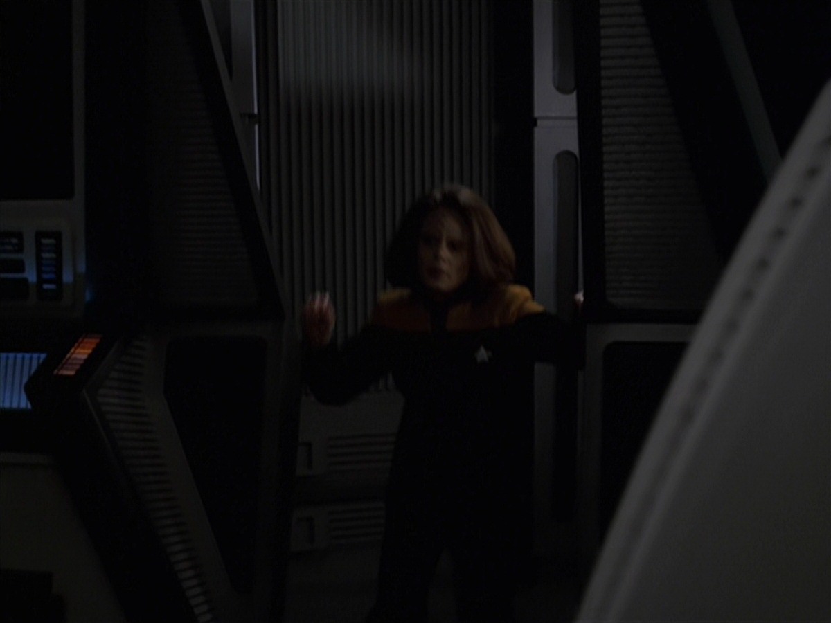 extant_StarTrek_VOY_7x24-RenaissanceMan_0364.jpg
