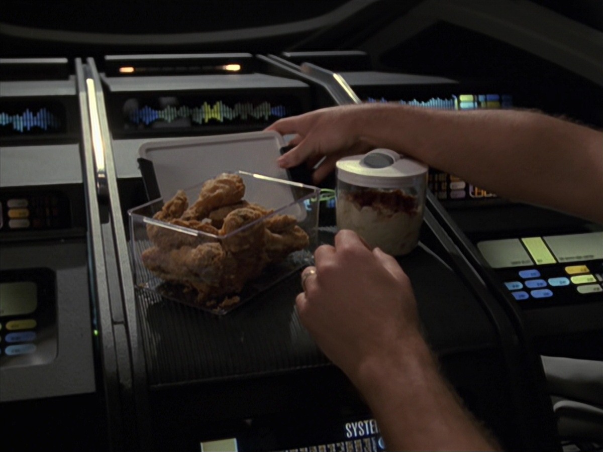 extant_StarTrek_VOY_7x24-RenaissanceMan_0375.jpg