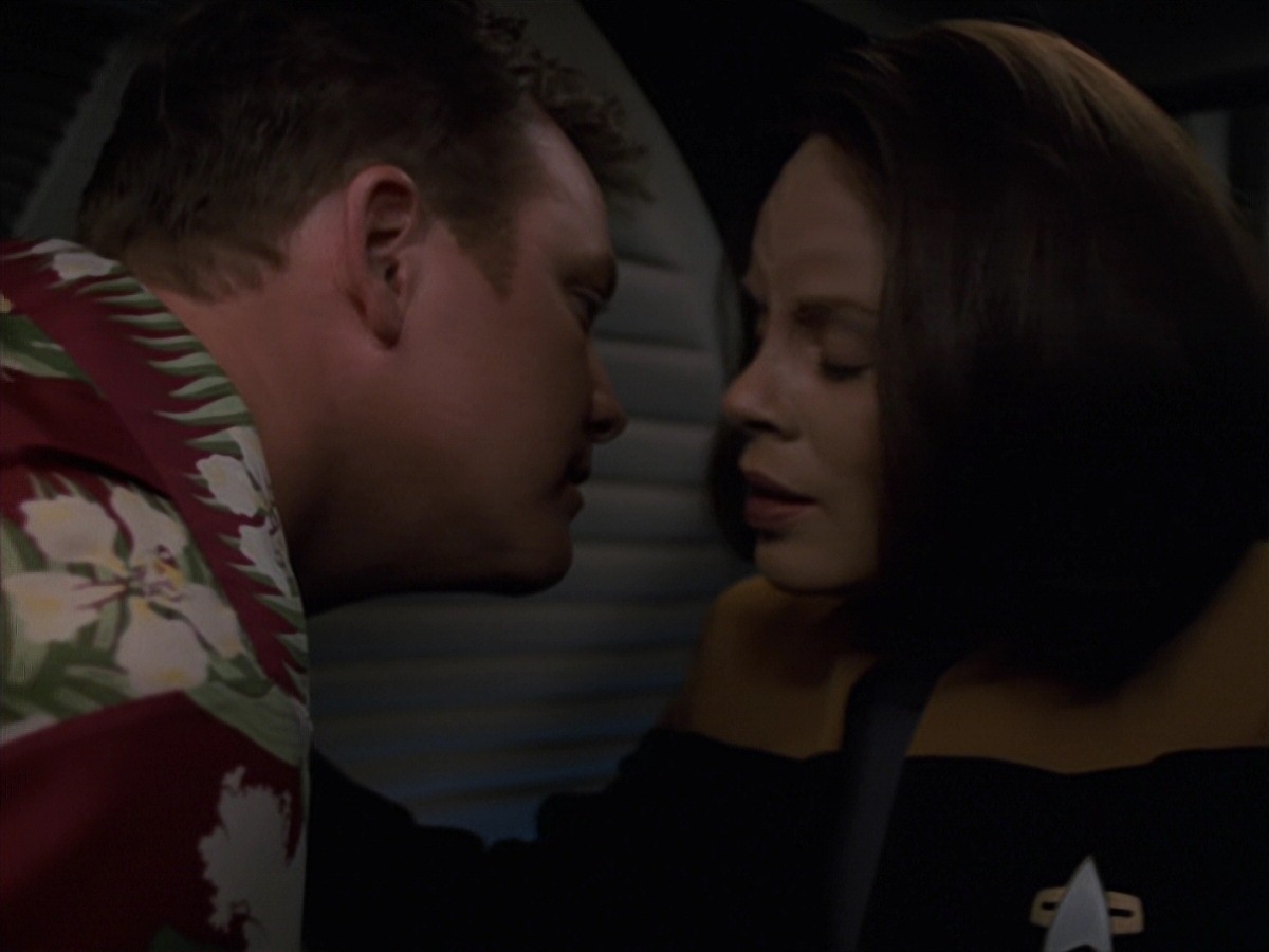 extant_StarTrek_VOY_7x24-RenaissanceMan_0399.jpg