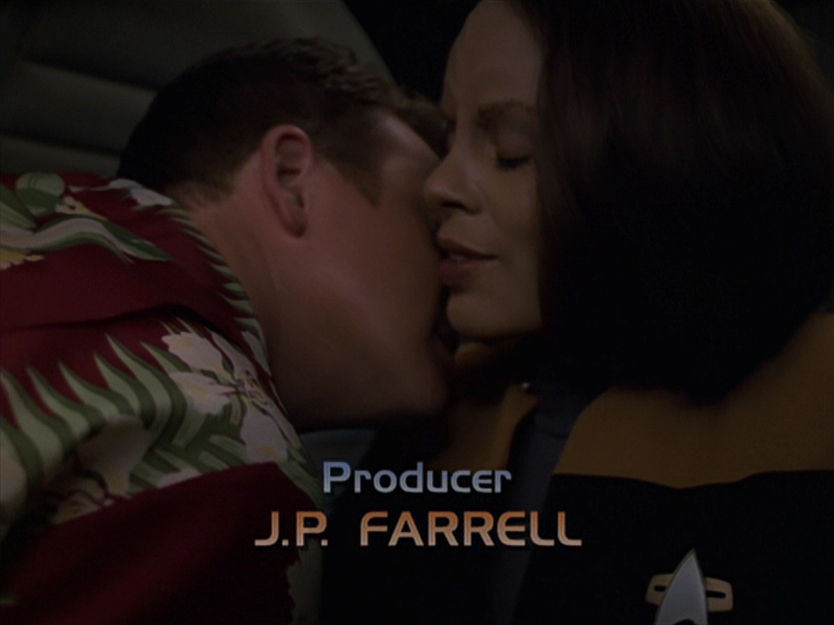 extant_StarTrek_VOY_7x24-RenaissanceMan_0402.jpg