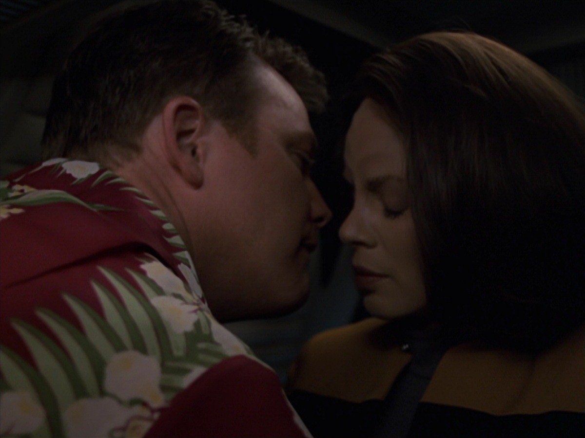 extant_StarTrek_VOY_7x24-RenaissanceMan_0414.jpg