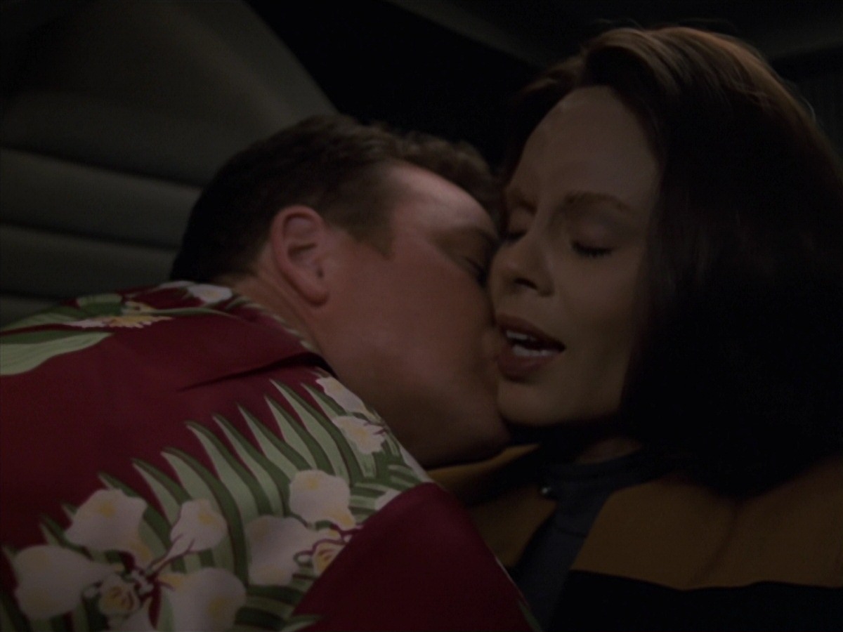 extant_StarTrek_VOY_7x24-RenaissanceMan_0420.jpg