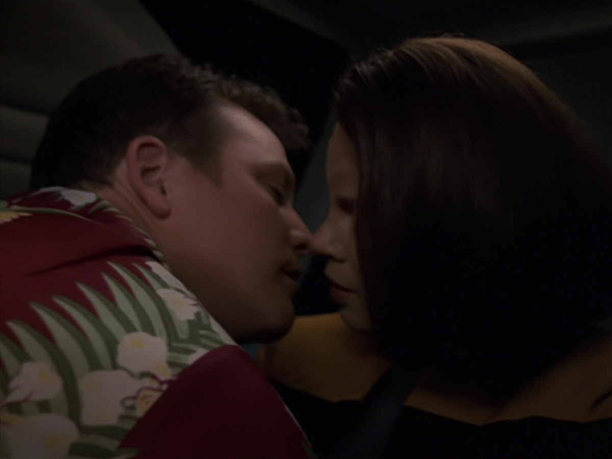 extant_StarTrek_VOY_7x24-RenaissanceMan_0425.jpg