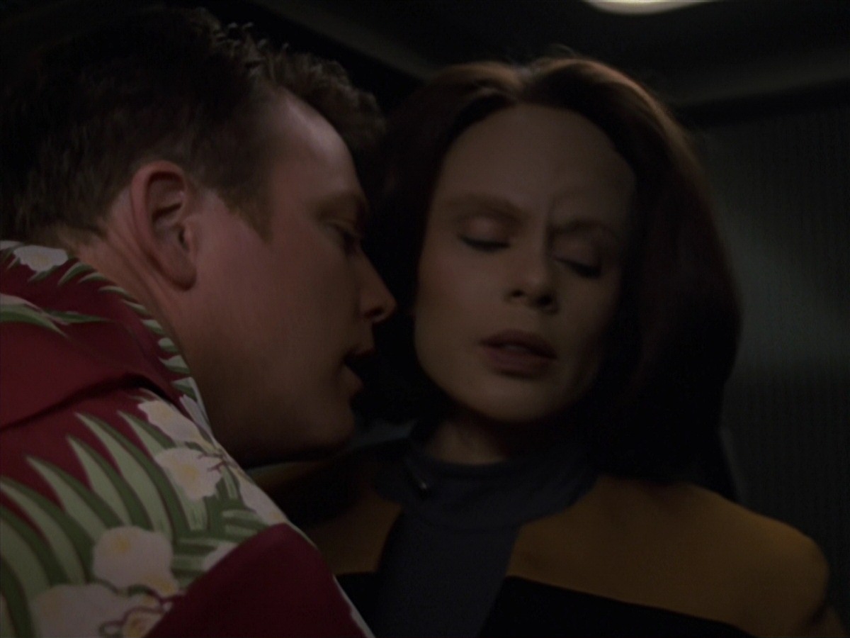 extant_StarTrek_VOY_7x24-RenaissanceMan_0431.jpg