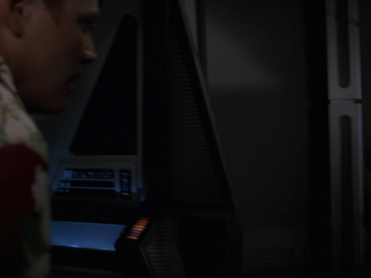 extant_StarTrek_VOY_7x24-RenaissanceMan_0436.jpg