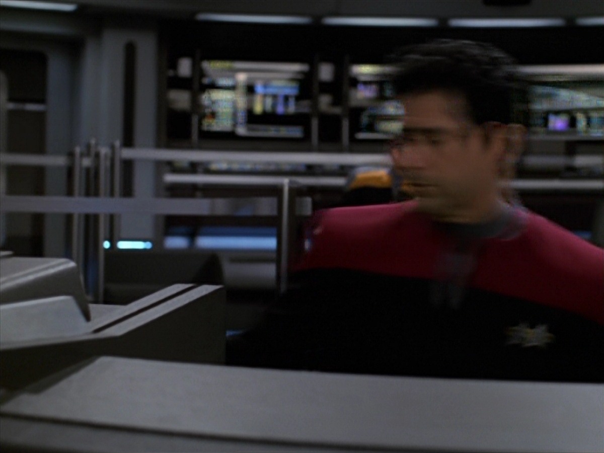 extant_StarTrek_VOY_7x24-RenaissanceMan_0446.jpg