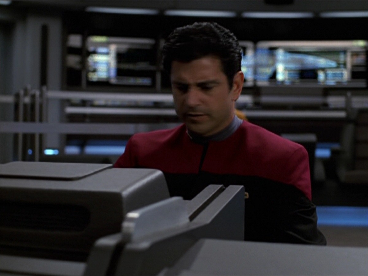 extant_StarTrek_VOY_7x24-RenaissanceMan_0451.jpg