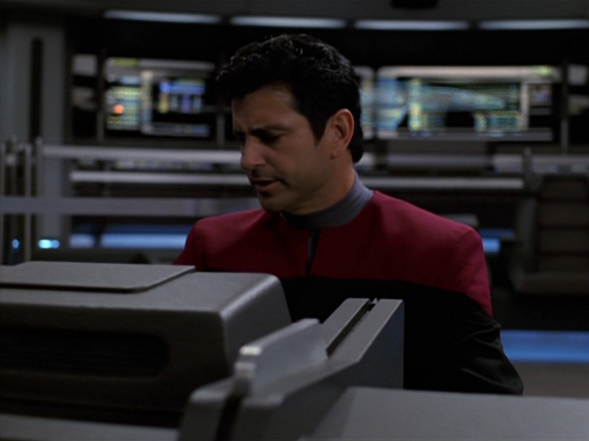 extant_StarTrek_VOY_7x24-RenaissanceMan_0452.jpg