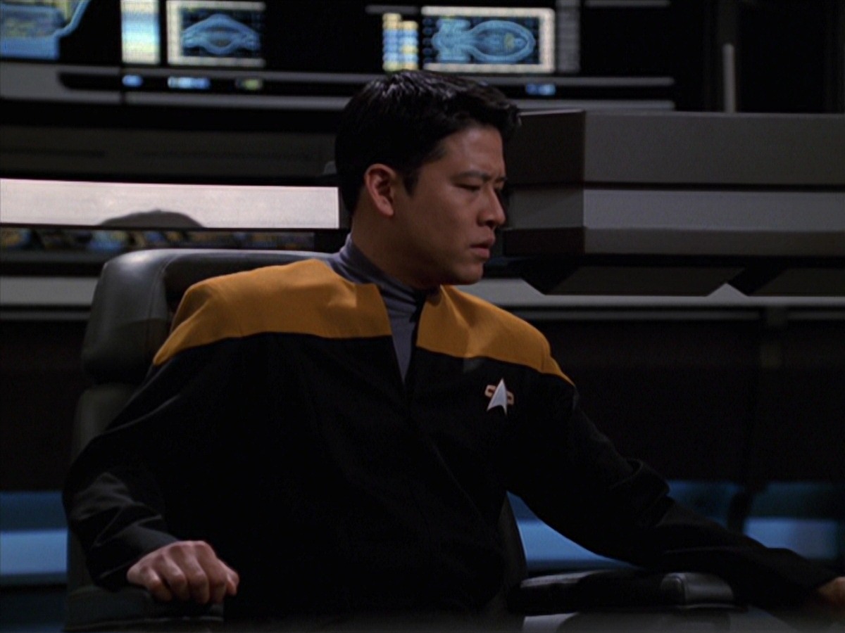 extant_StarTrek_VOY_7x24-RenaissanceMan_0470.jpg