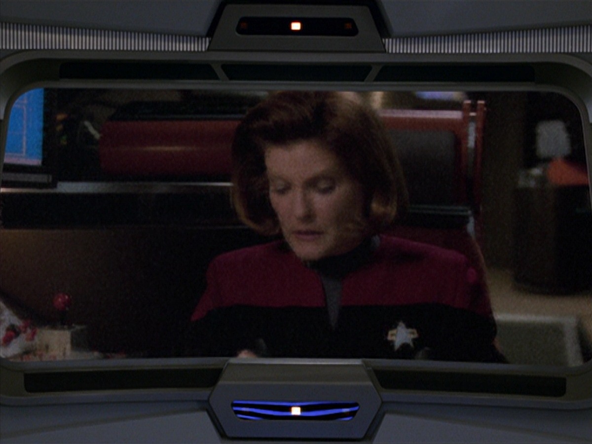extant_StarTrek_VOY_7x24-RenaissanceMan_0474.jpg