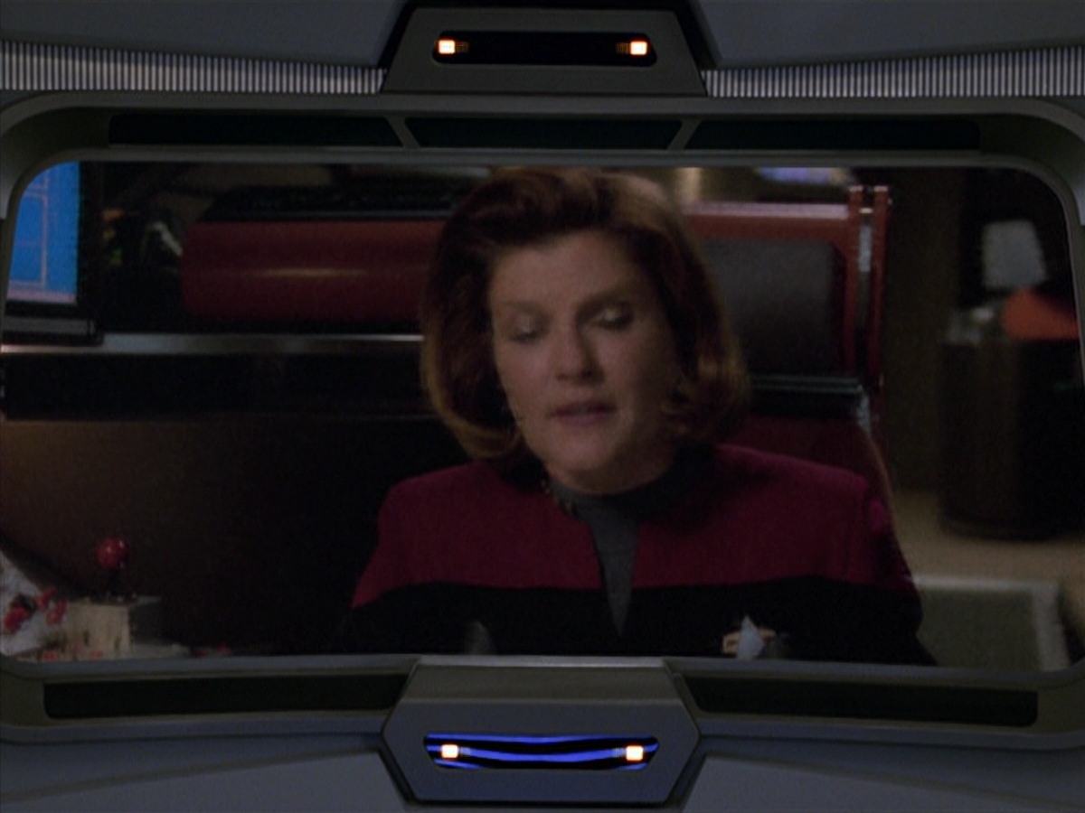 extant_StarTrek_VOY_7x24-RenaissanceMan_0480.jpg