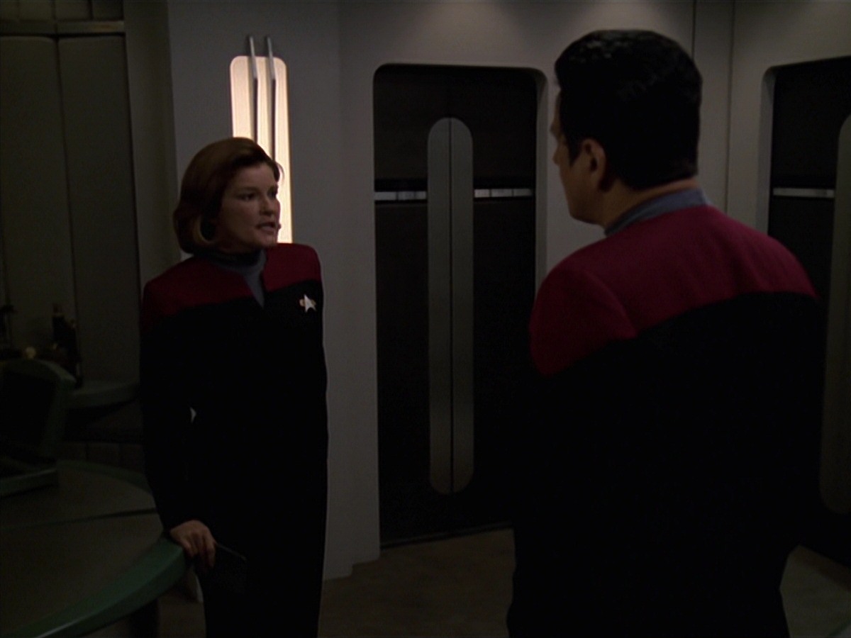 extant_StarTrek_VOY_7x24-RenaissanceMan_0502.jpg