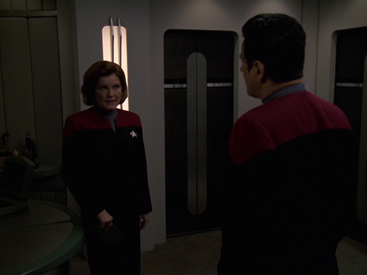 extant_StarTrek_VOY_7x24-RenaissanceMan_0509.jpg