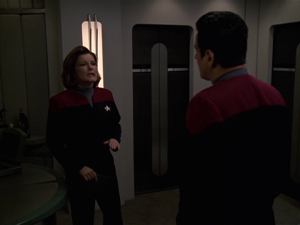 extant_StarTrek_VOY_7x24-RenaissanceMan_0510.jpg