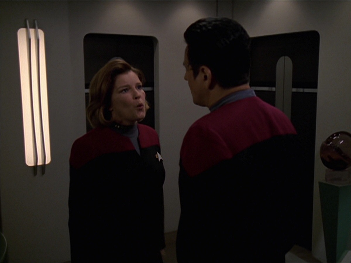 extant_StarTrek_VOY_7x24-RenaissanceMan_0514.jpg