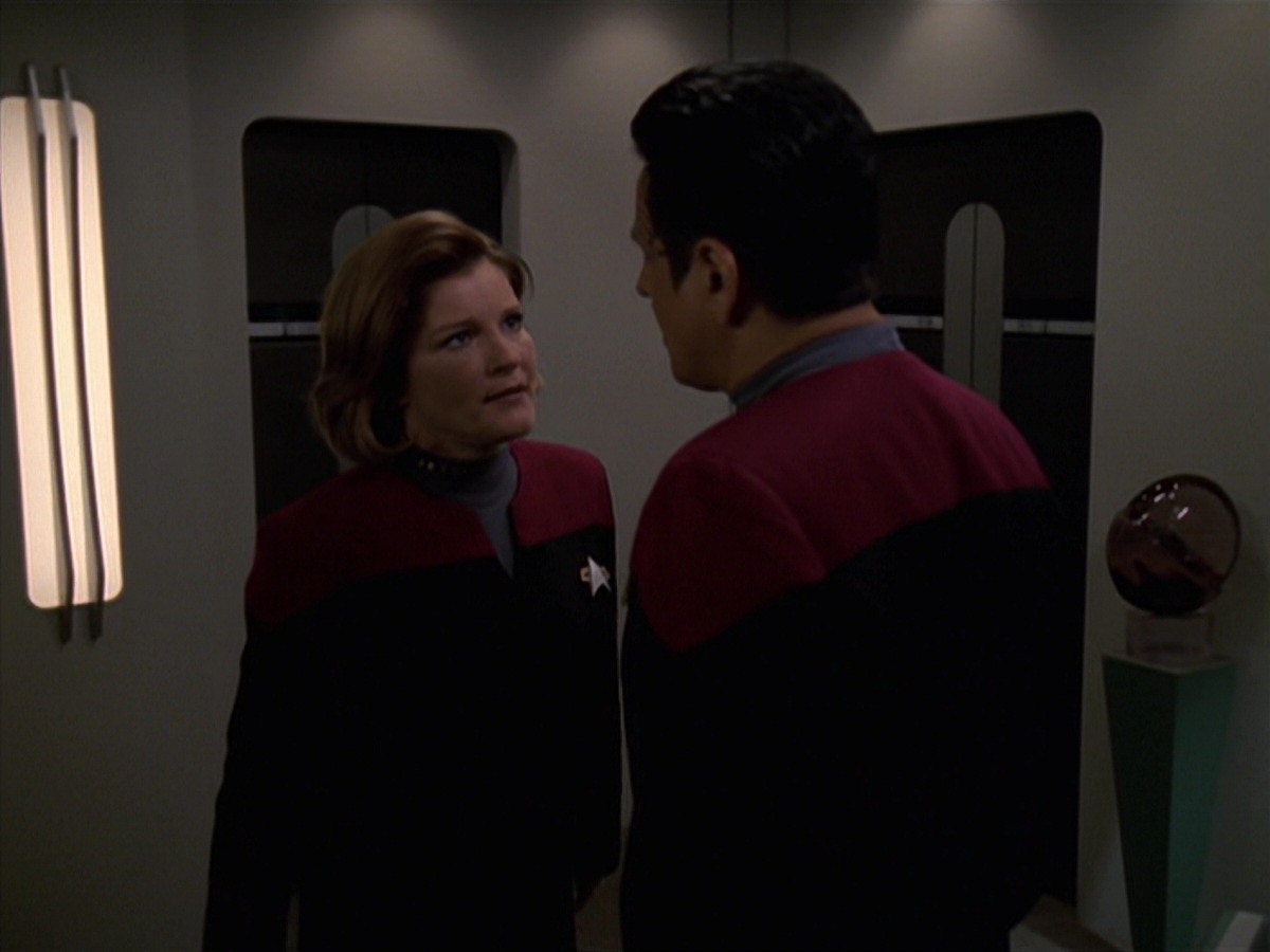 extant_StarTrek_VOY_7x24-RenaissanceMan_0515.jpg