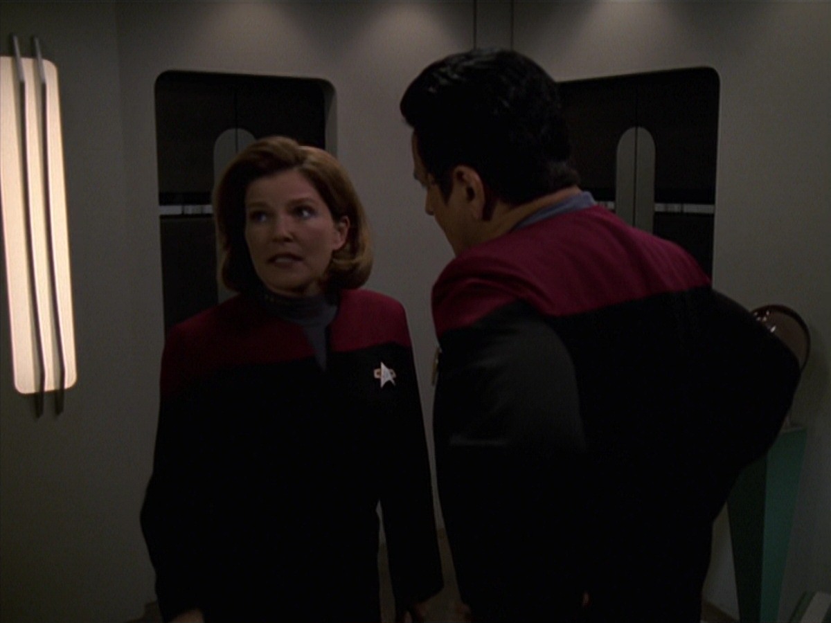extant_StarTrek_VOY_7x24-RenaissanceMan_0518.jpg