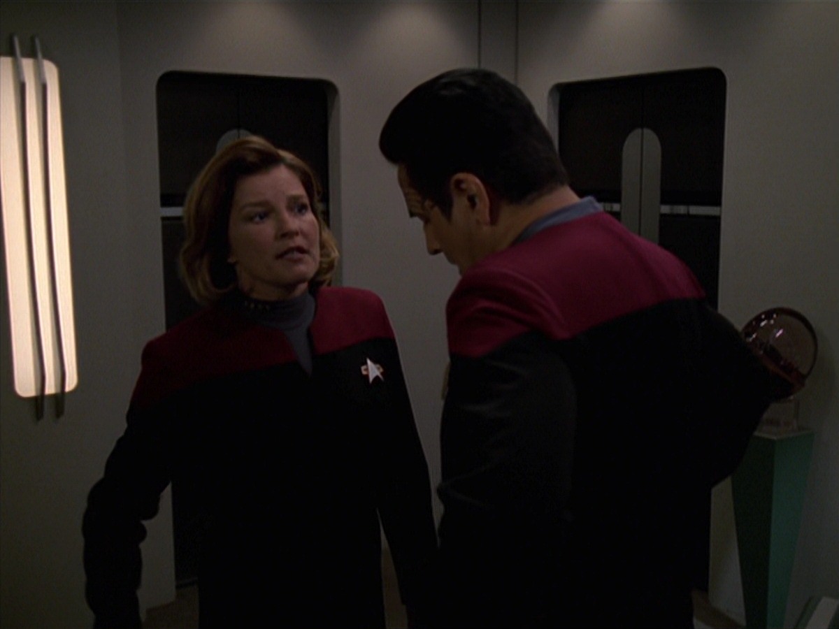 extant_StarTrek_VOY_7x24-RenaissanceMan_0520.jpg
