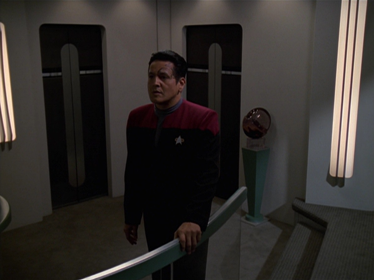 extant_StarTrek_VOY_7x24-RenaissanceMan_0536.jpg