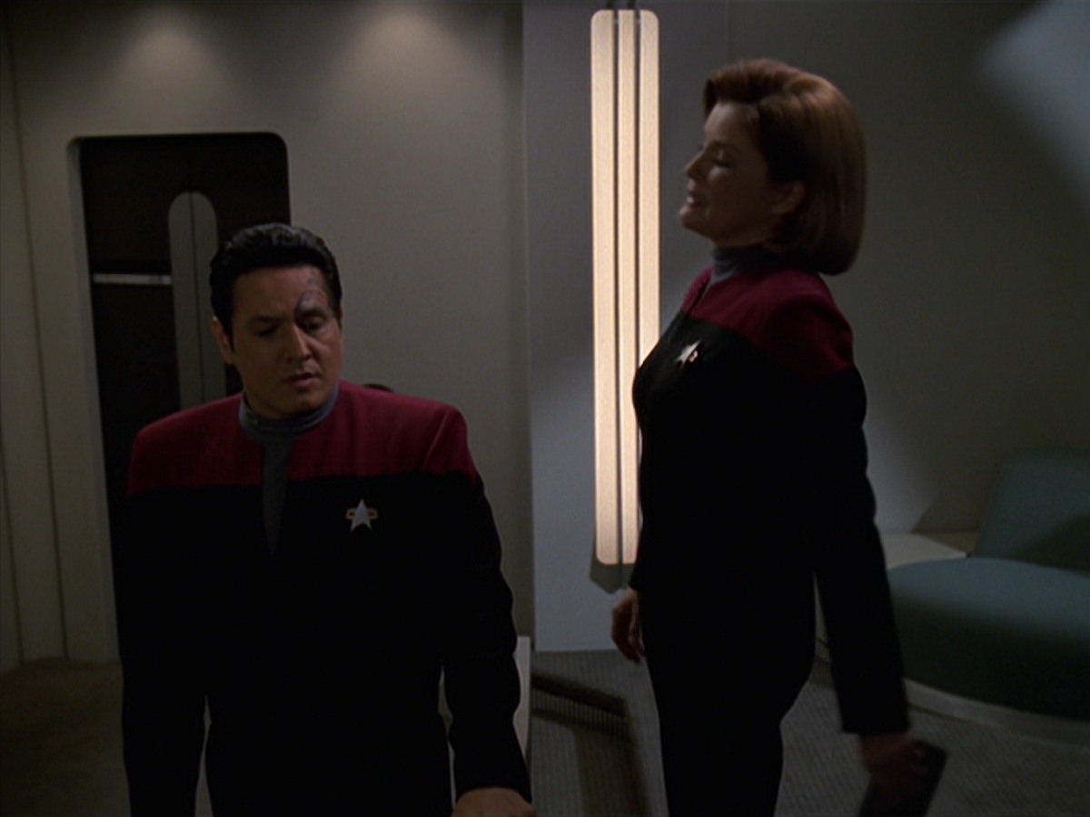 extant_StarTrek_VOY_7x24-RenaissanceMan_0543.jpg