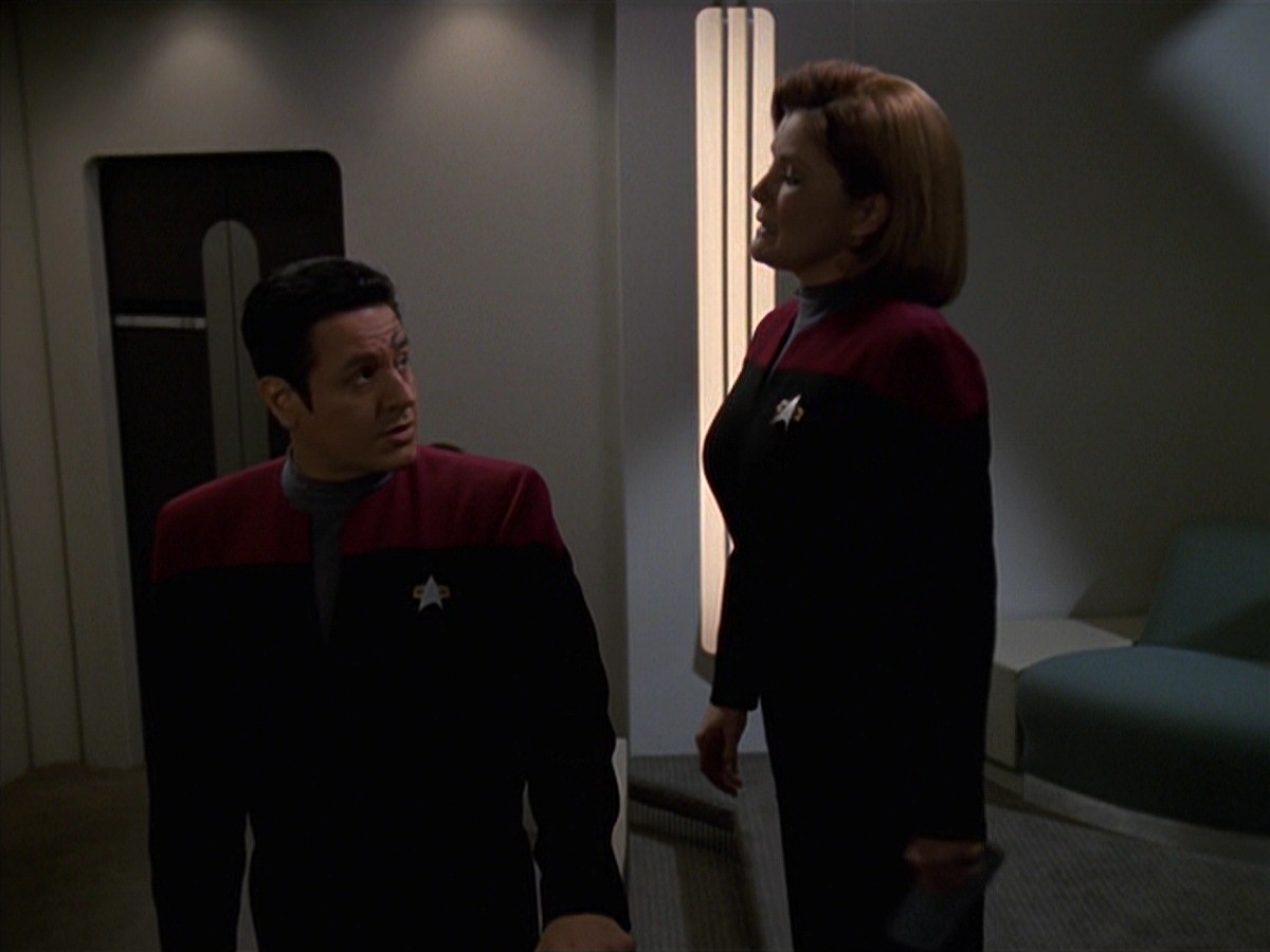 extant_StarTrek_VOY_7x24-RenaissanceMan_0544.jpg