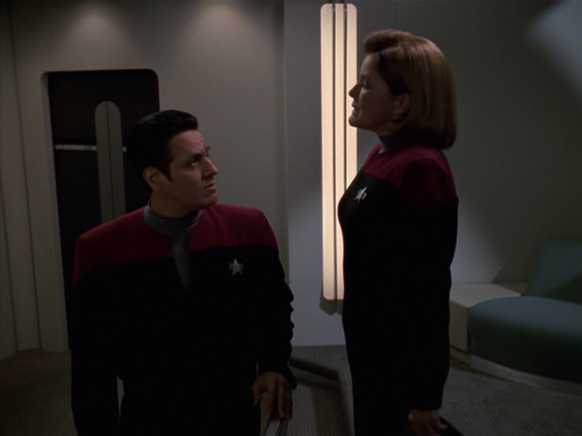 extant_StarTrek_VOY_7x24-RenaissanceMan_0545.jpg