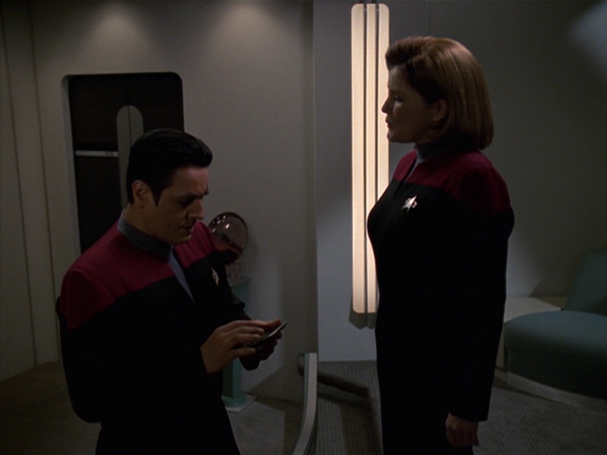 extant_StarTrek_VOY_7x24-RenaissanceMan_0551.jpg