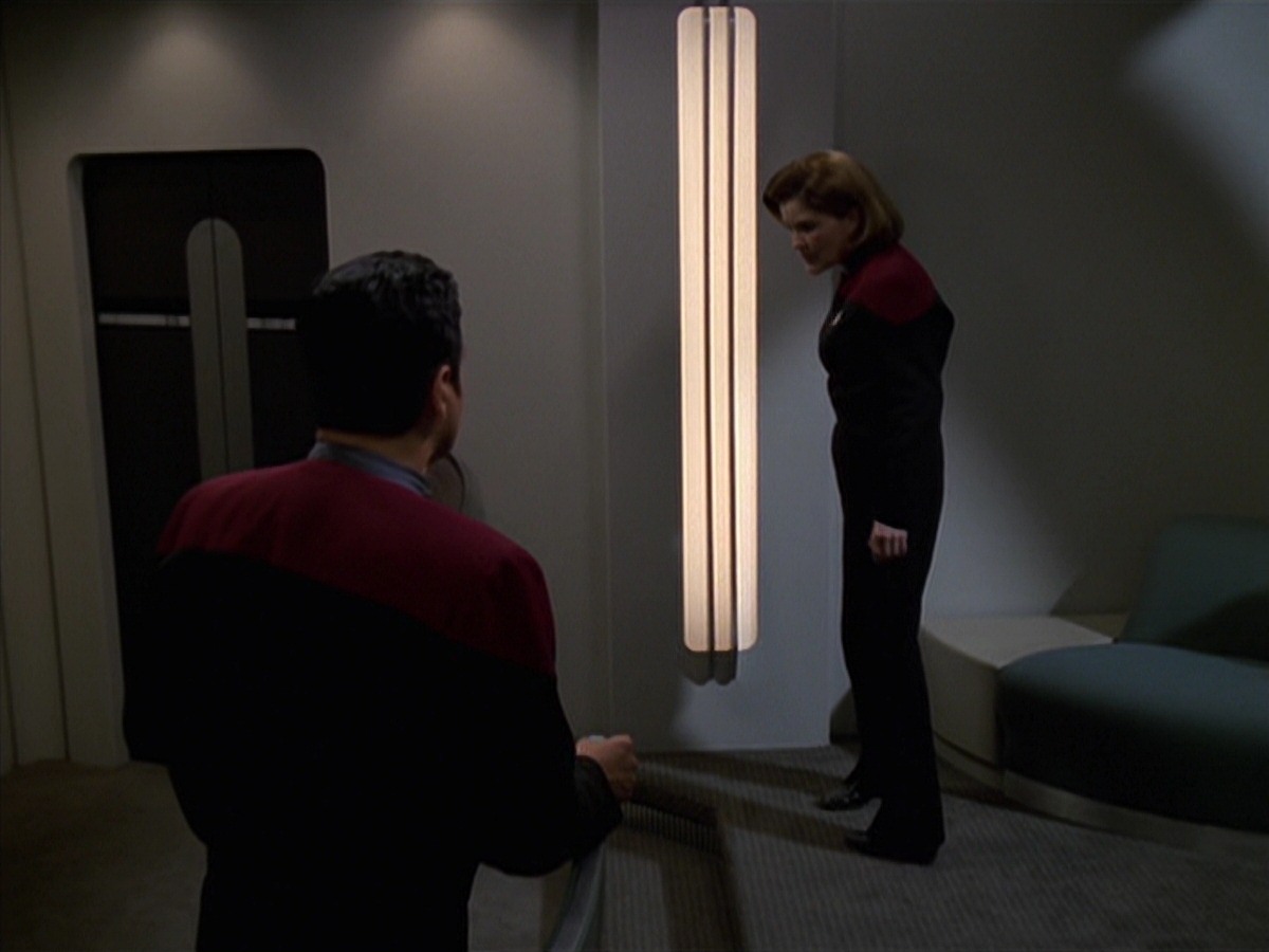 extant_StarTrek_VOY_7x24-RenaissanceMan_0576.jpg