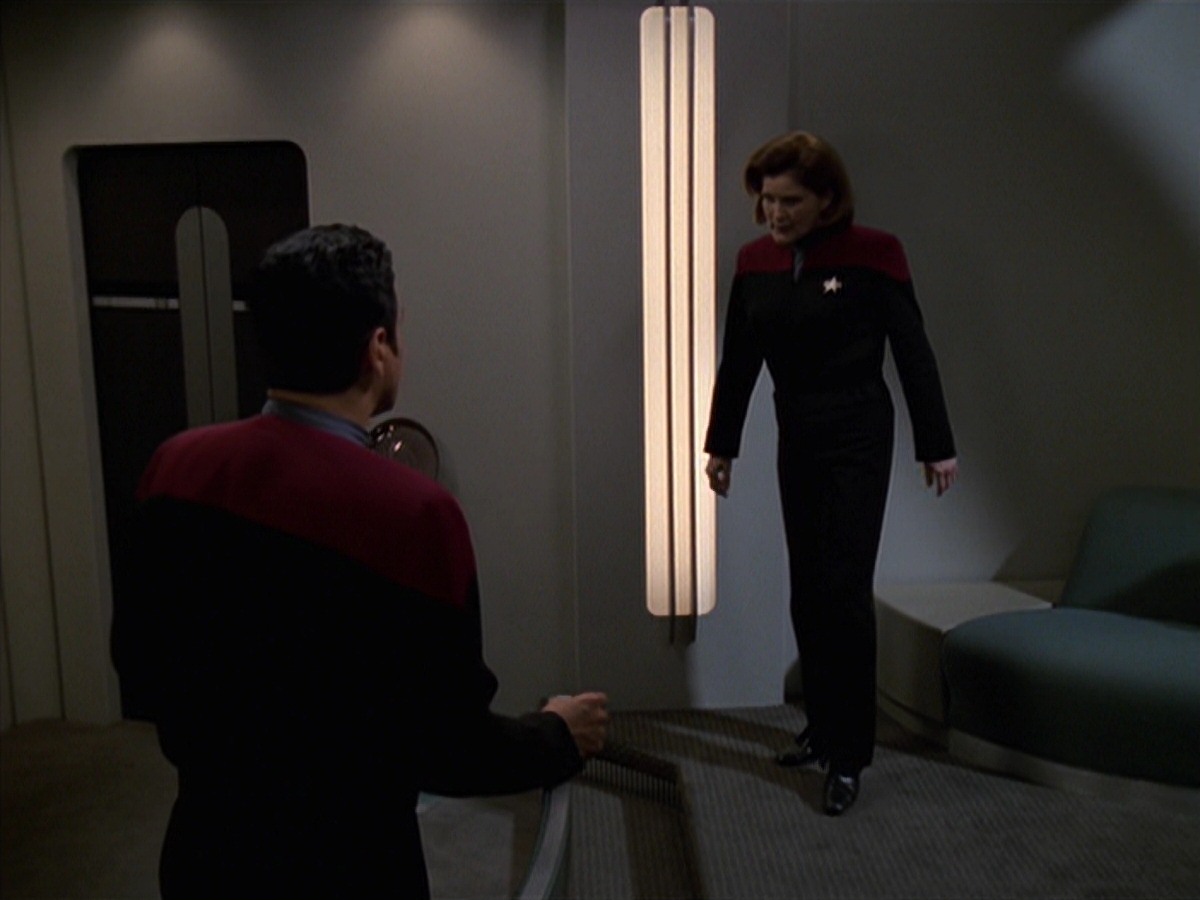 extant_StarTrek_VOY_7x24-RenaissanceMan_0577.jpg