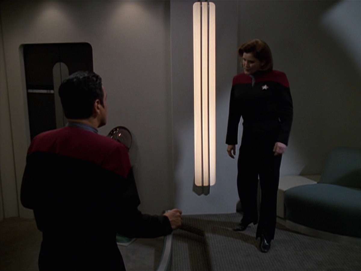 extant_StarTrek_VOY_7x24-RenaissanceMan_0578.jpg