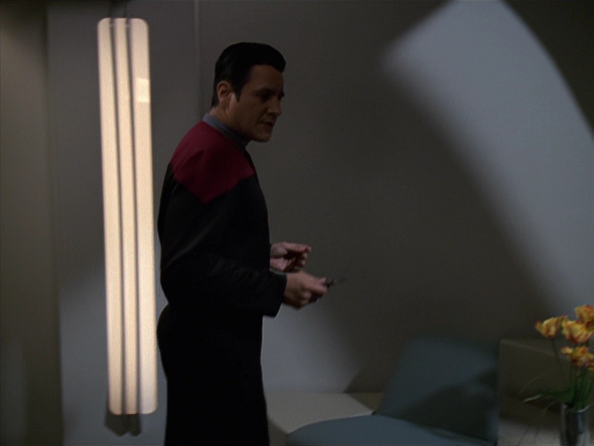 extant_StarTrek_VOY_7x24-RenaissanceMan_0605.jpg
