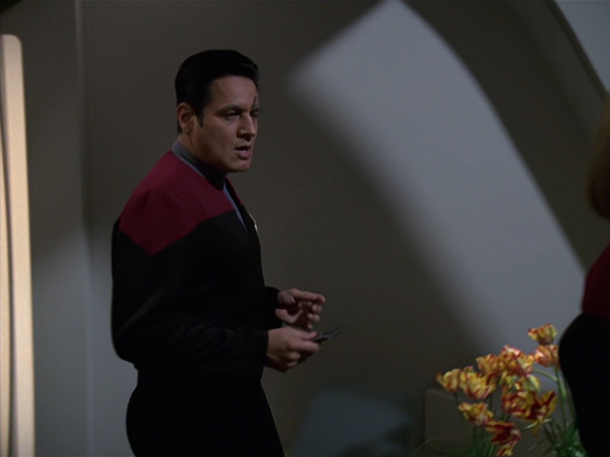 extant_StarTrek_VOY_7x24-RenaissanceMan_0606.jpg